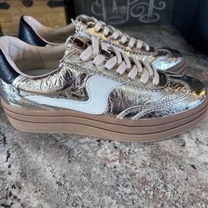 Dolce Vita Stylish Gold metallic sneakers